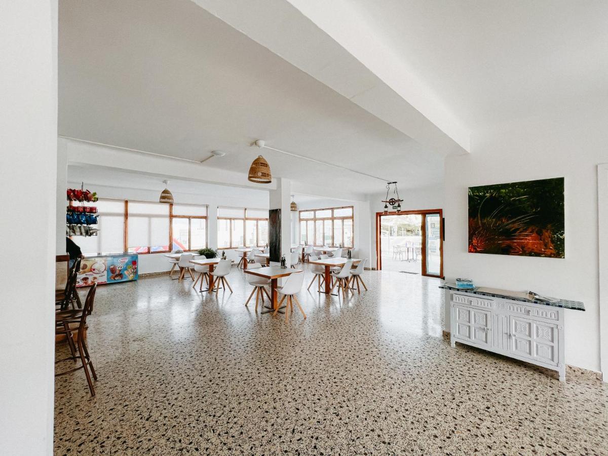Hostal Cala Llombards Екстериор снимка