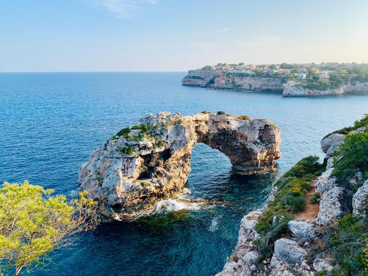 Hostal Cala Llombards Екстериор снимка