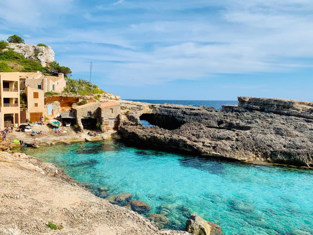 Hostal Cala Llombards Екстериор снимка