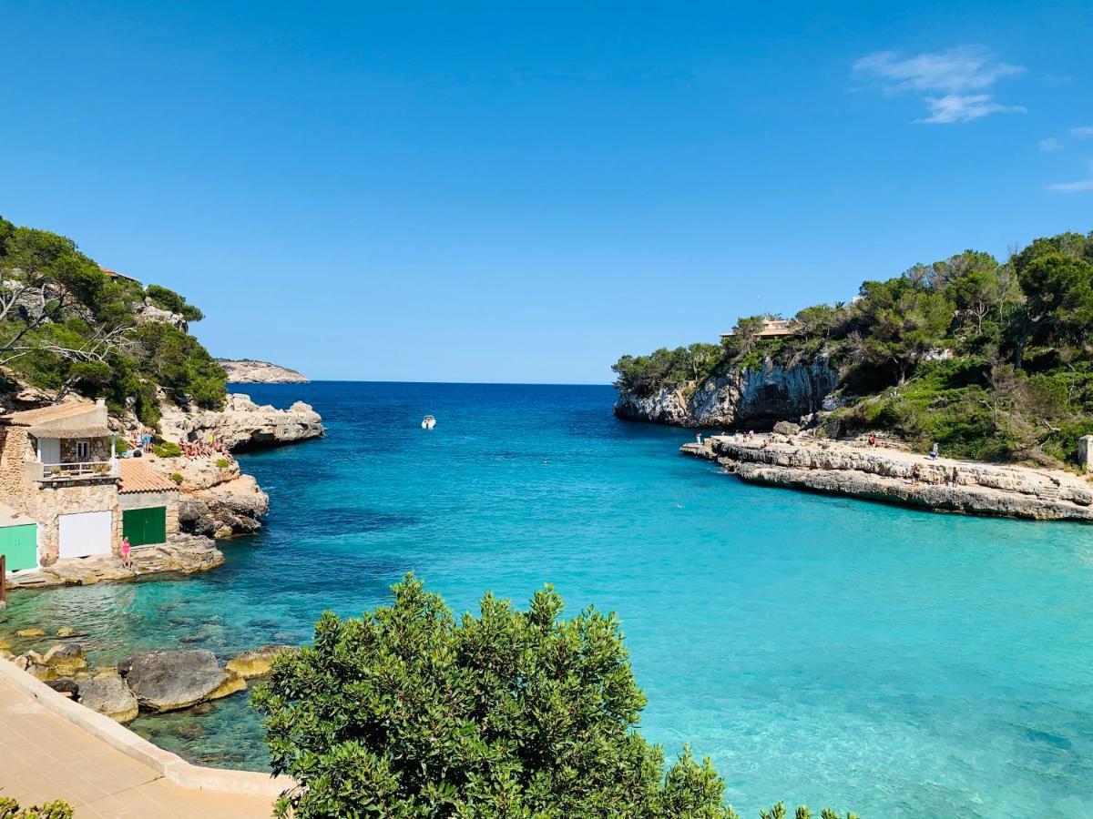 Hostal Cala Llombards Екстериор снимка