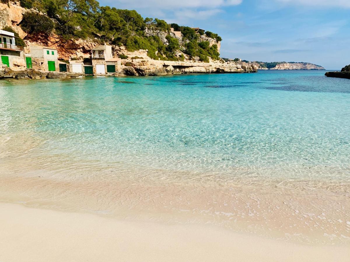Hostal Cala Llombards Екстериор снимка