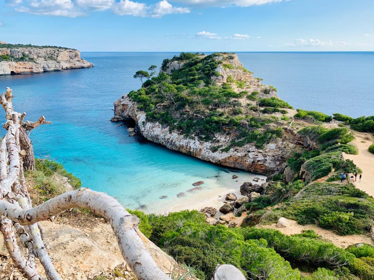 Hostal Cala Llombards Екстериор снимка