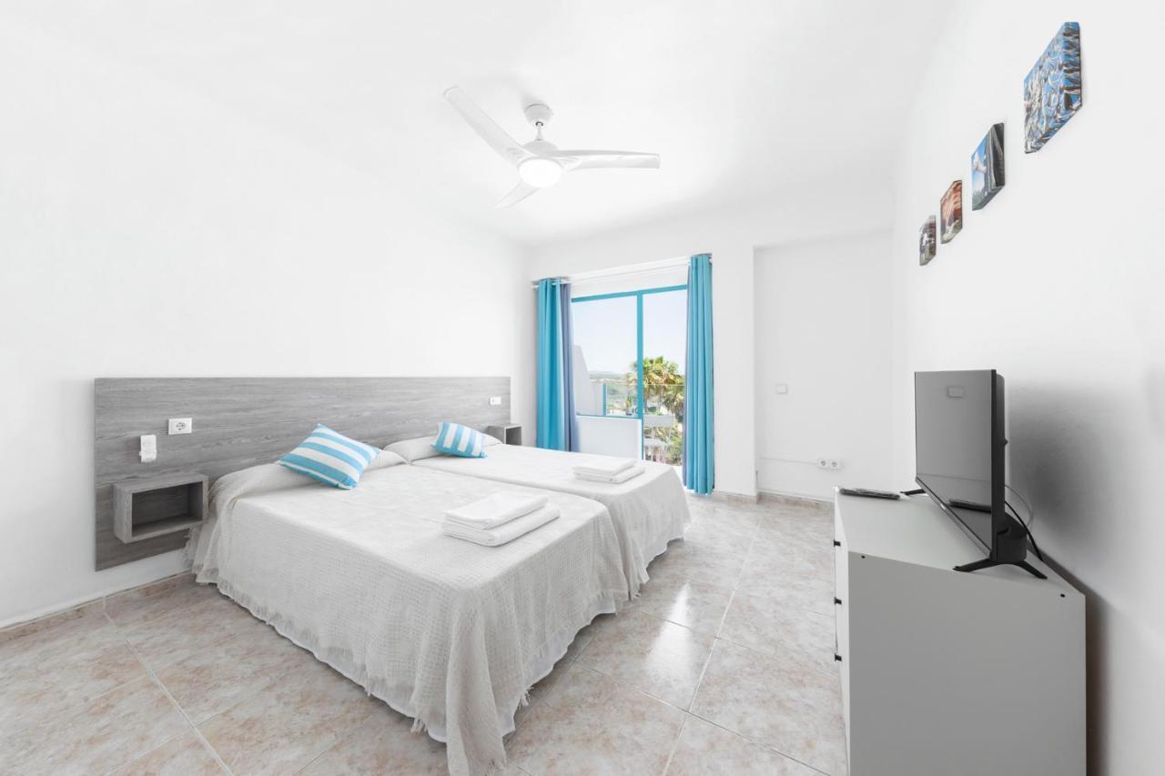 Hostal Cala Llombards Екстериор снимка
