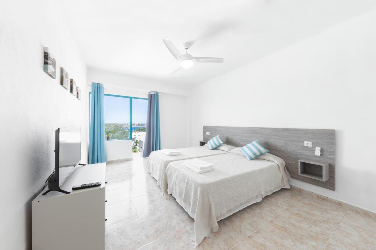 Hostal Cala Llombards Екстериор снимка