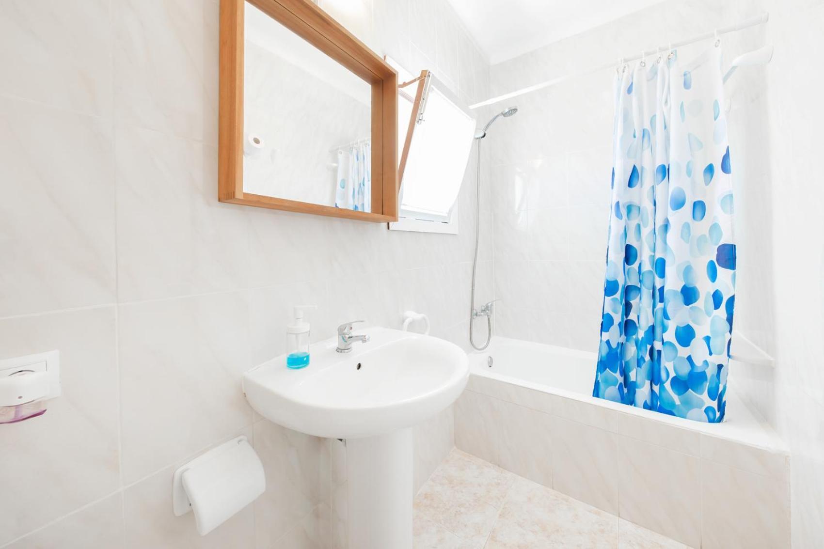 Hostal Cala Llombards Екстериор снимка
