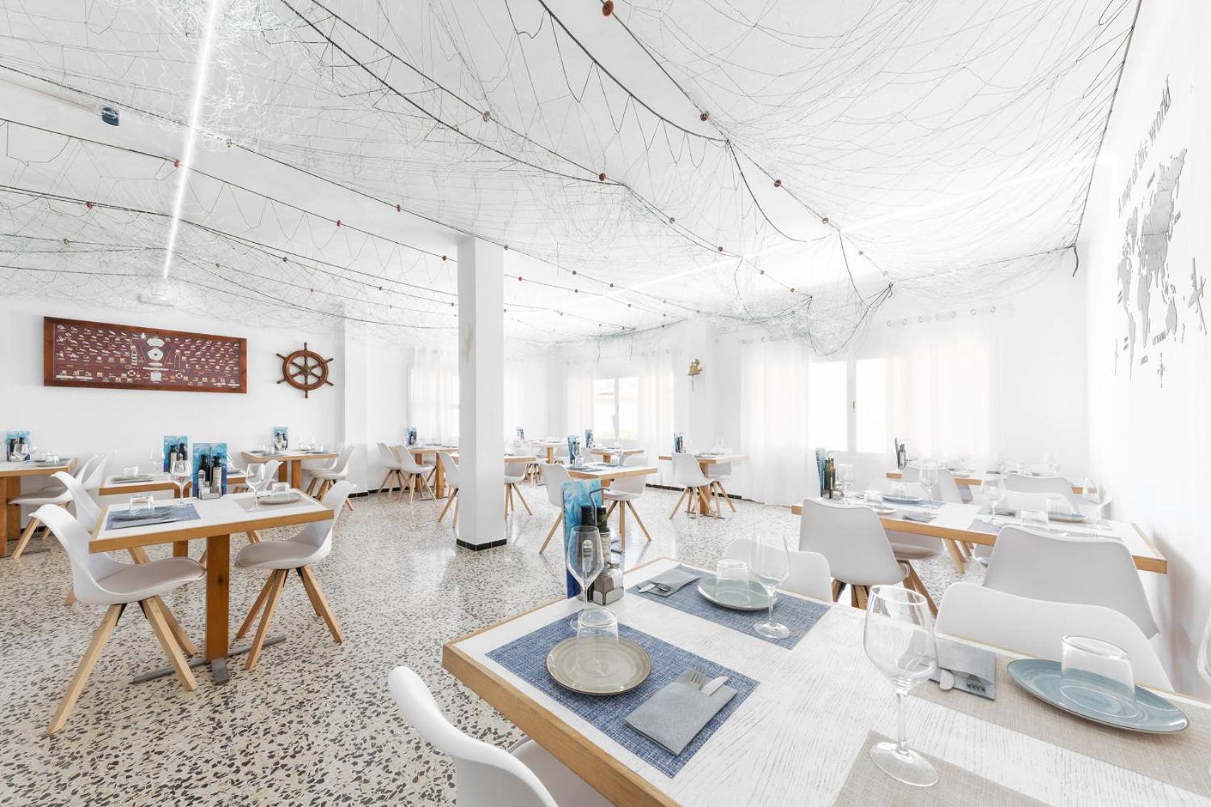 Hostal Cala Llombards Екстериор снимка
