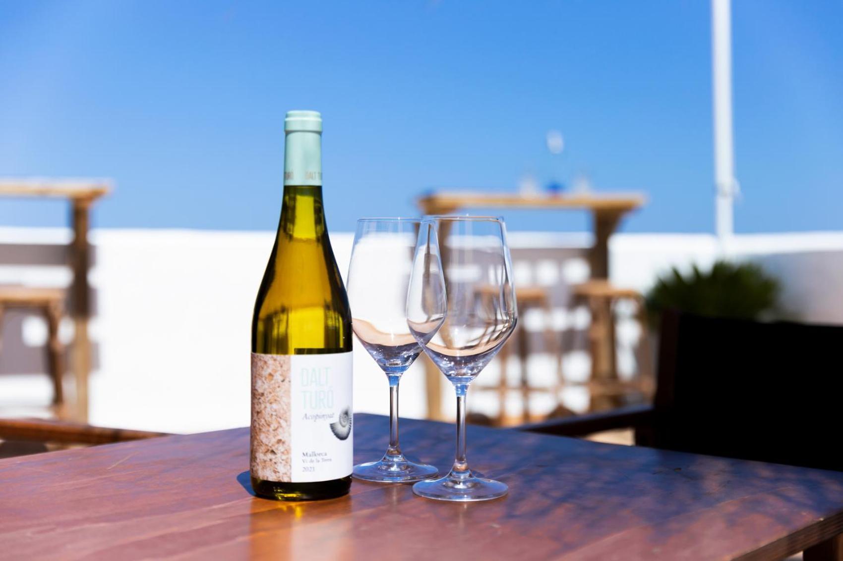 Hostal Cala Llombards Екстериор снимка