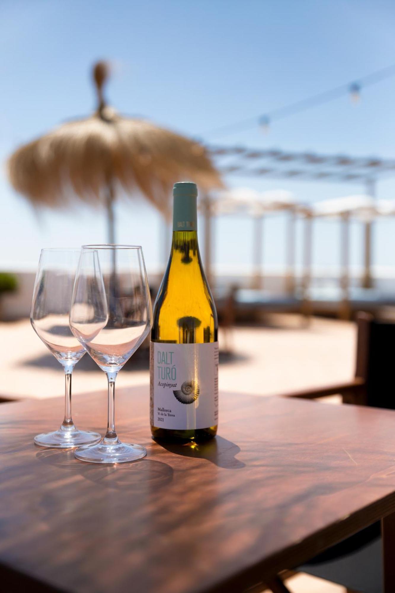 Hostal Cala Llombards Екстериор снимка