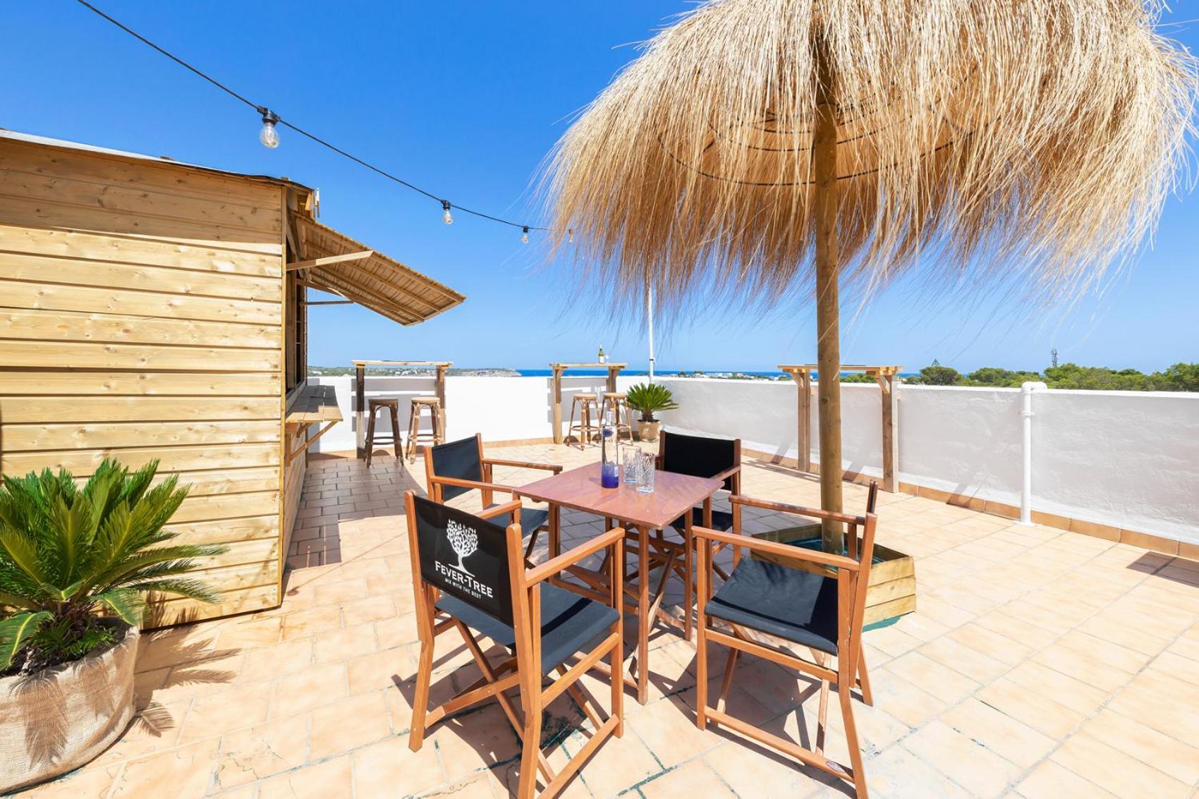 Hostal Cala Llombards Екстериор снимка