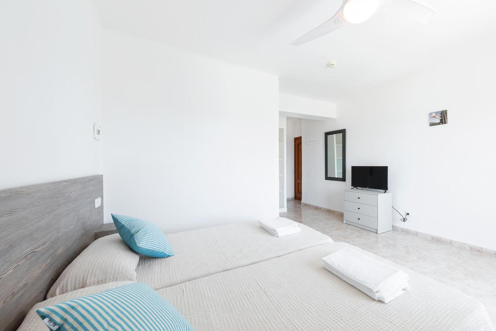 Hostal Cala Llombards Екстериор снимка