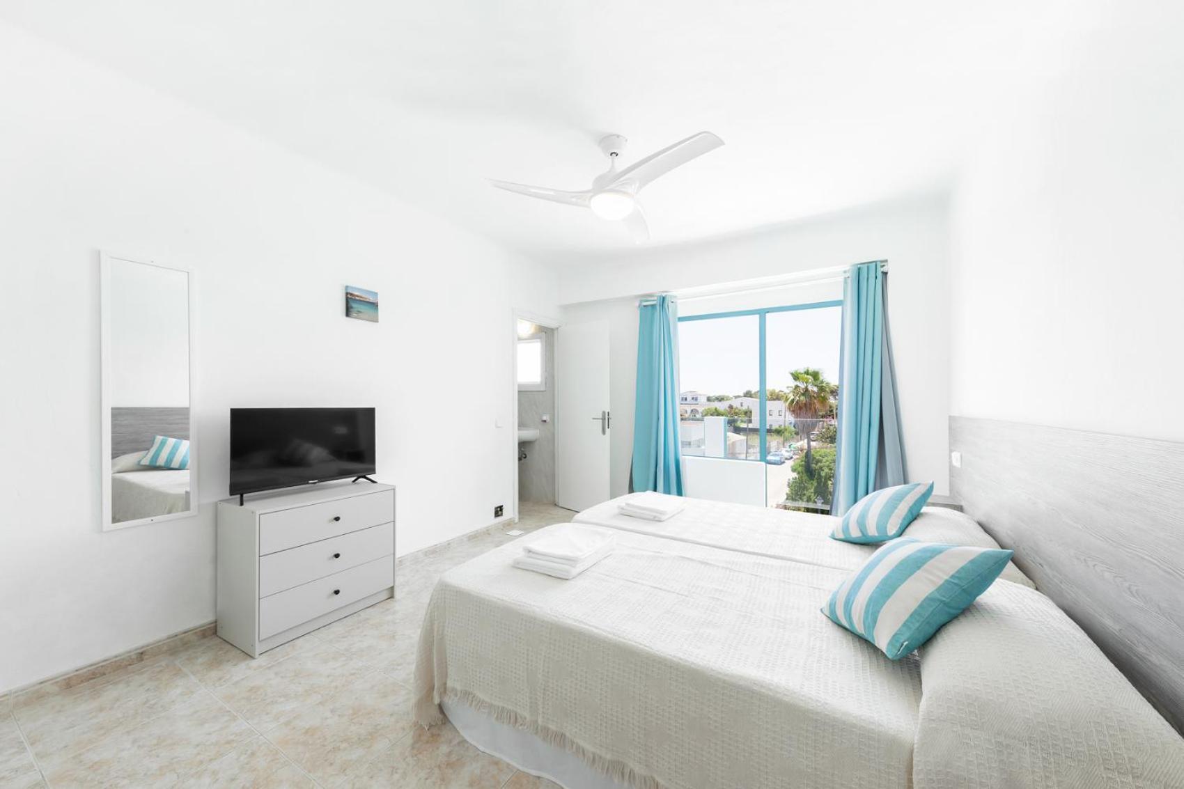 Hostal Cala Llombards Екстериор снимка