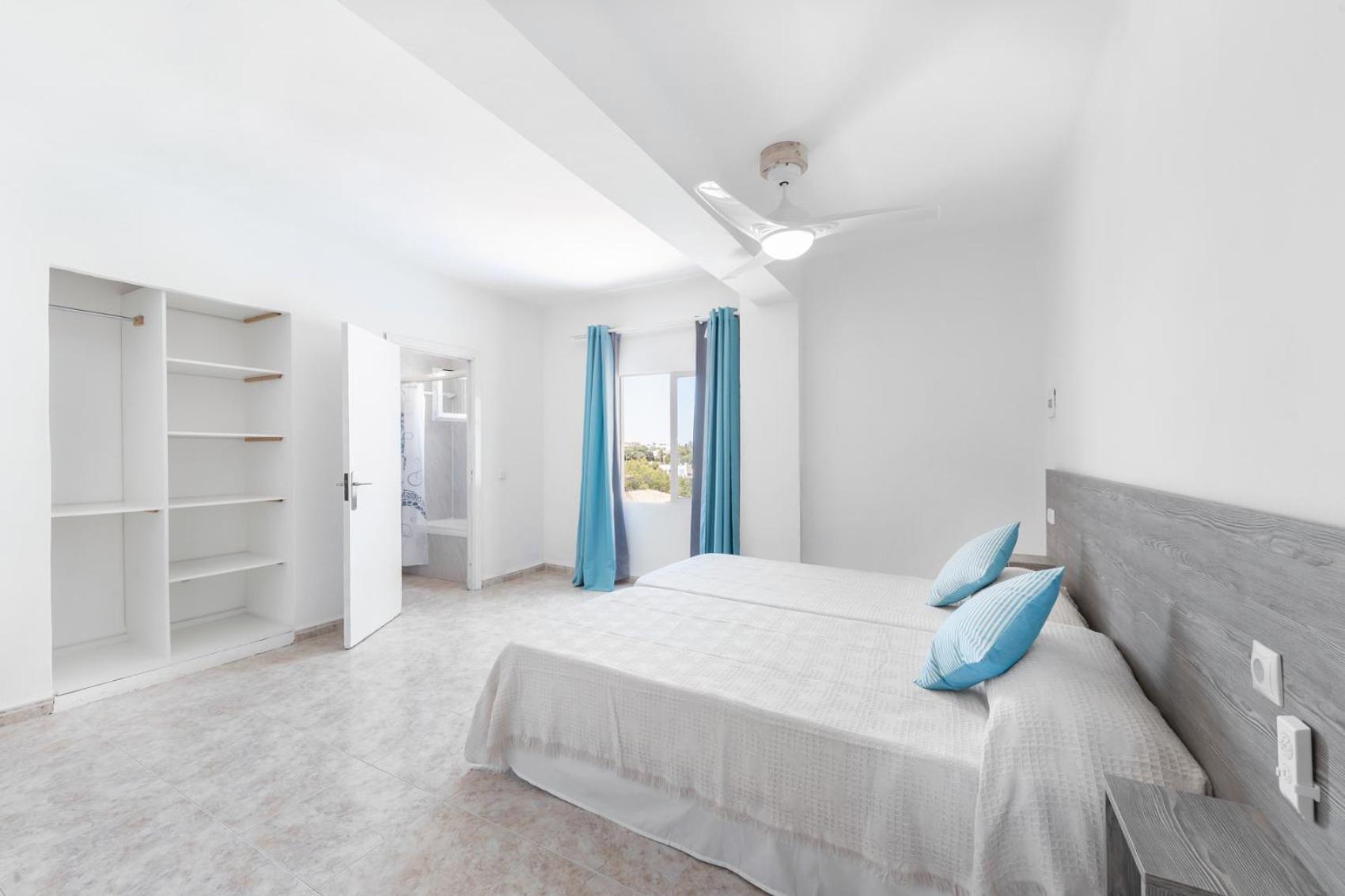 Hostal Cala Llombards Екстериор снимка