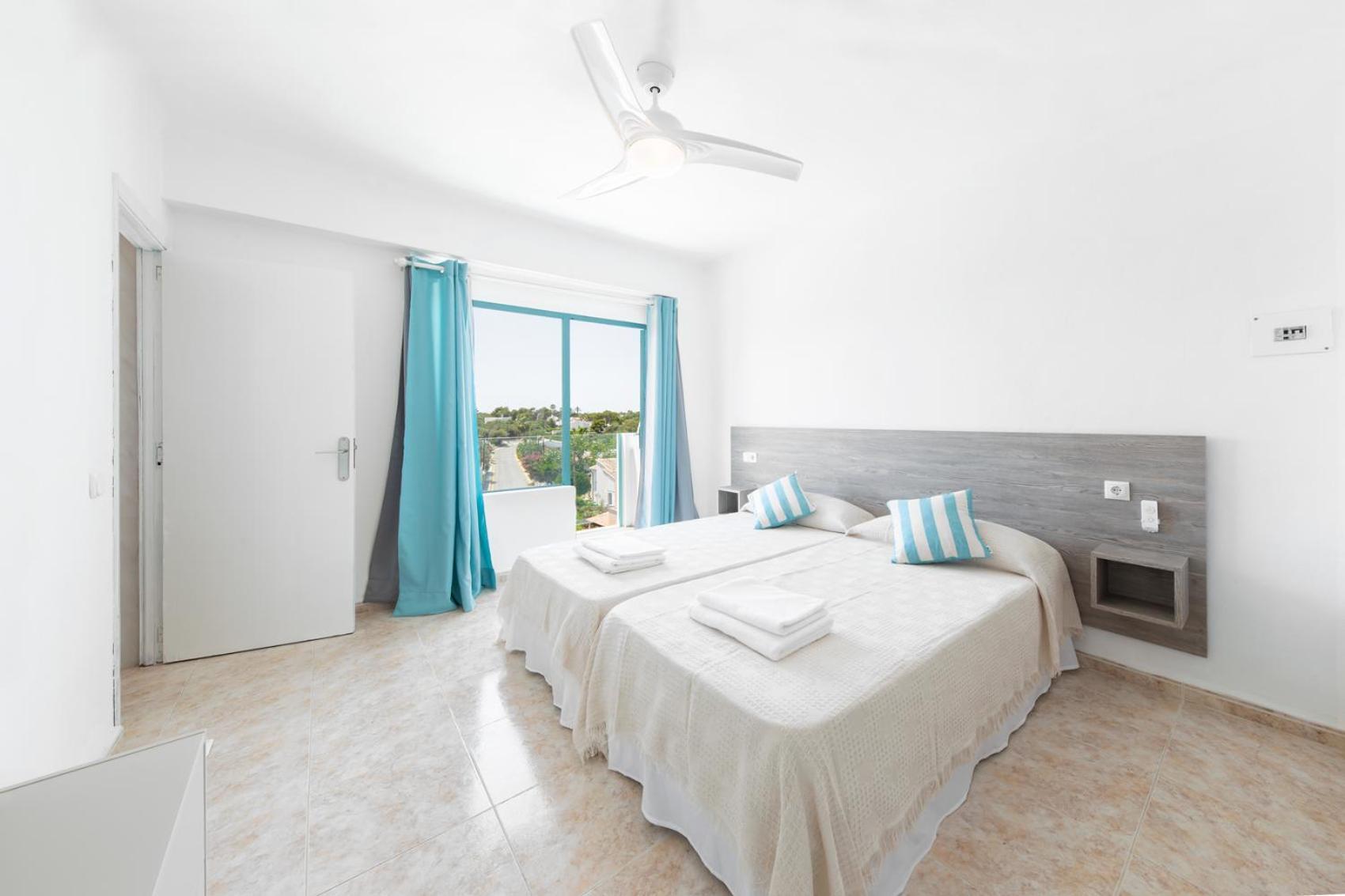 Hostal Cala Llombards Екстериор снимка
