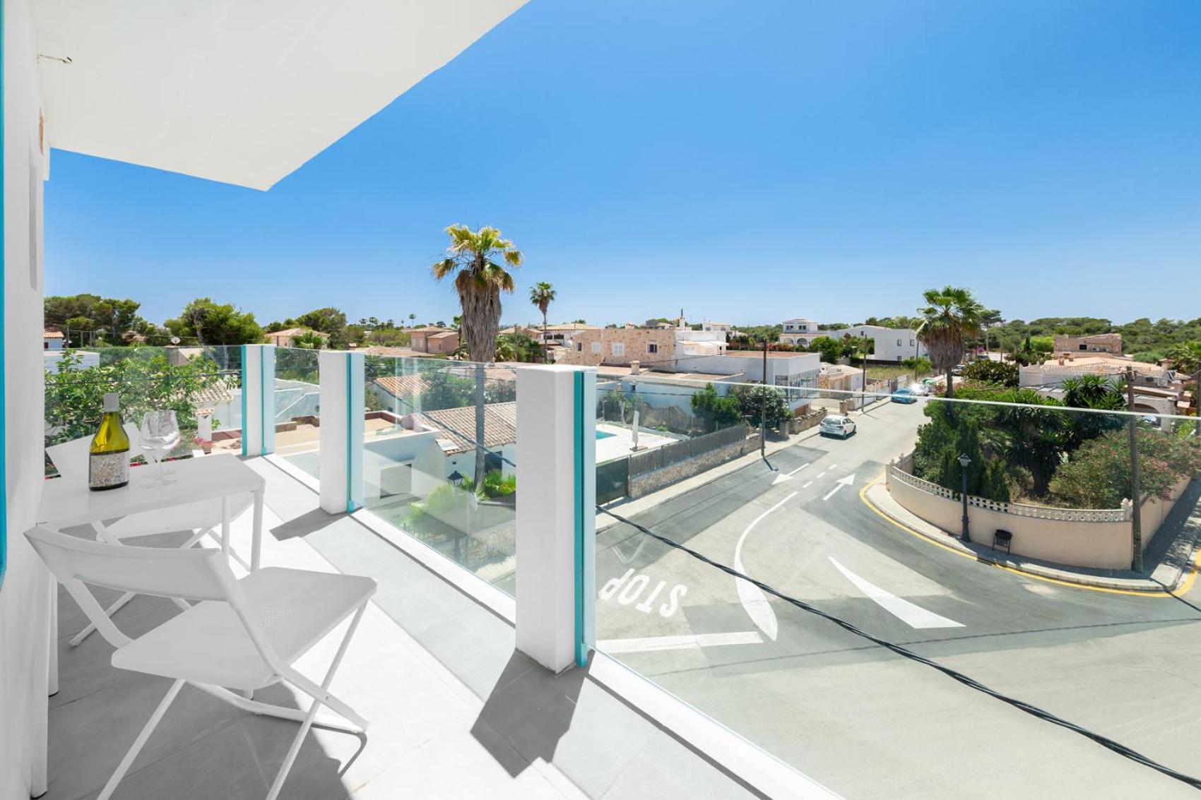 Hostal Cala Llombards Екстериор снимка