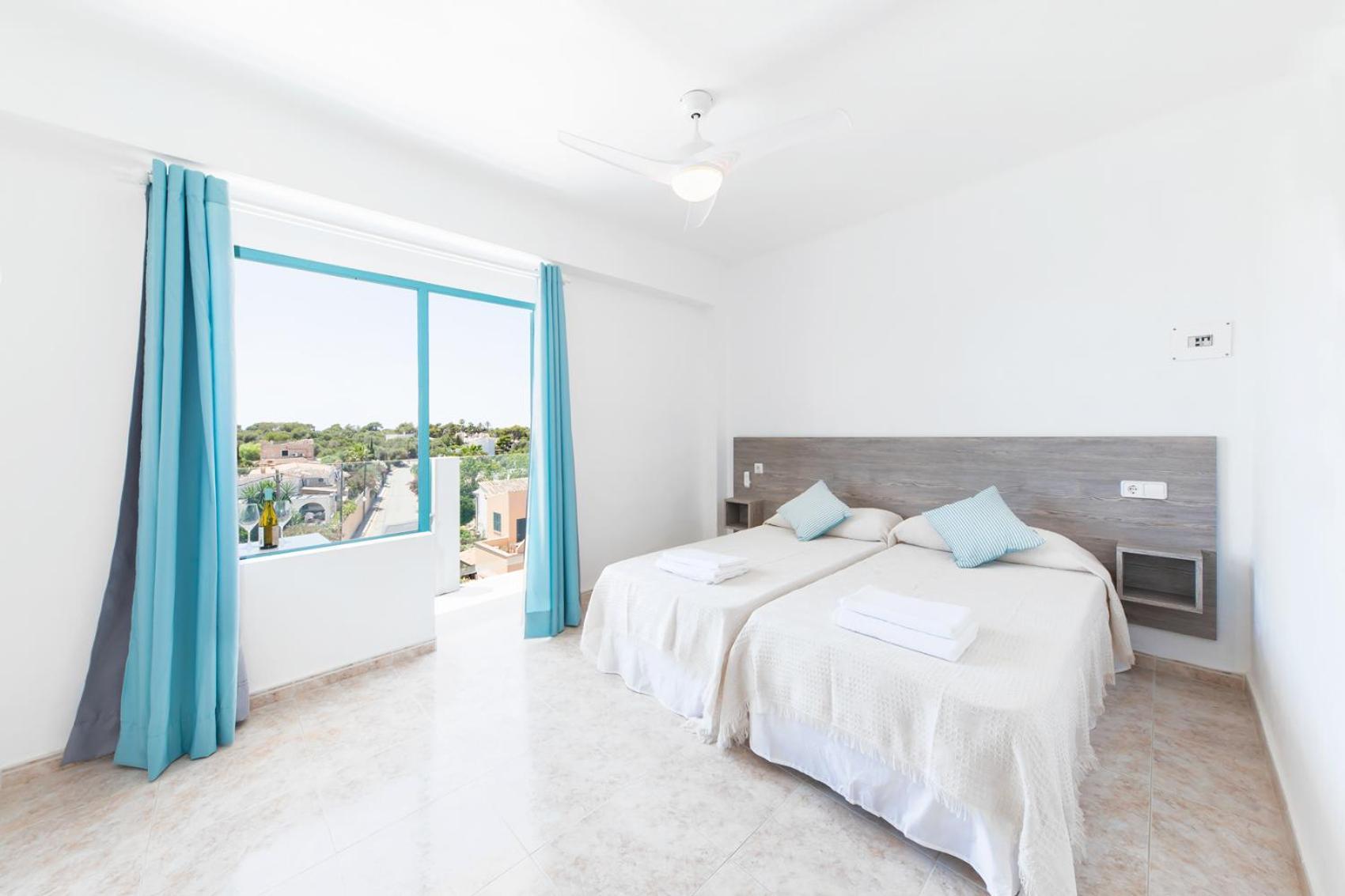 Hostal Cala Llombards Екстериор снимка